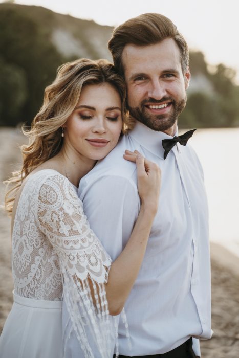 beautiful-couple-having-their-wedding-at-the-beach (2)